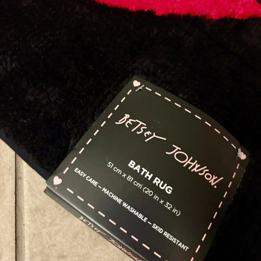 Betsey Johnson Vampire Lips Black Halloween‎ Bath Rug 20